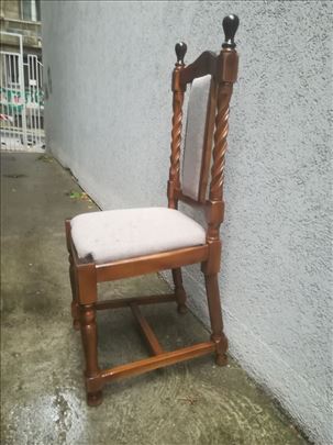 Trpezarijski sto i stolice