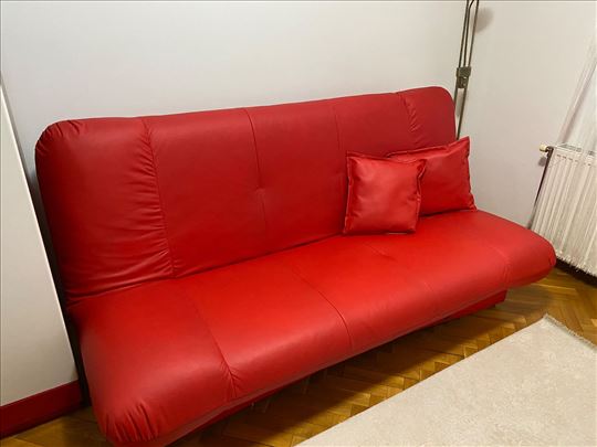 Crveni kauč