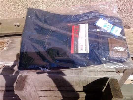 Crni petak novo elastin farmerke  broj 39   