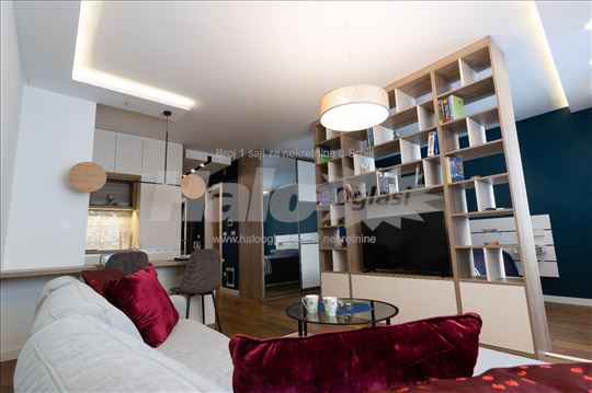 Sazonova Lux 1.0 2019.