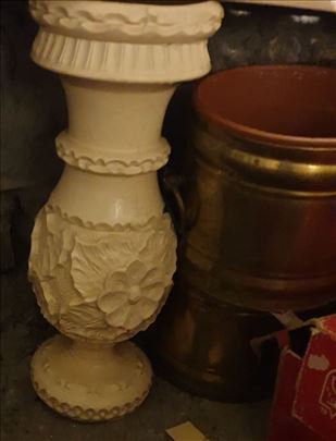 Vazna-cup iz antikvarnice i mesungivane ukrasne 