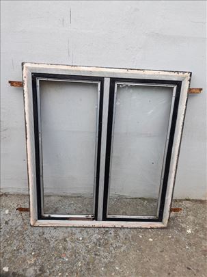 Dvokrilni manji metalni prozor