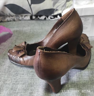 Ženske salonke, akcija