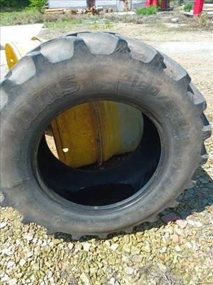 Spoljašnja guma za traktor veličine 480/65 R28