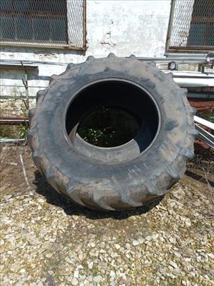 Spoljne gume za traktor veličine 710/70 R42 