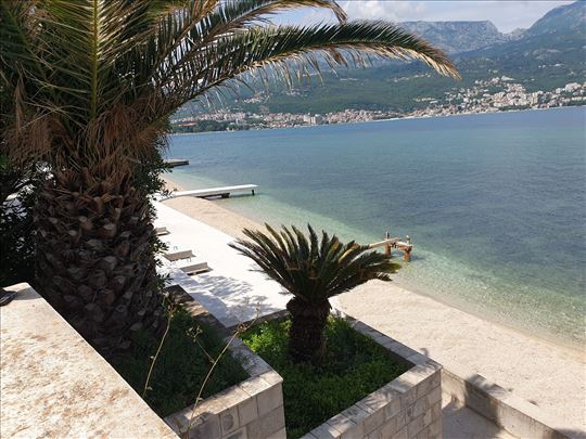 Montenegro, Njivice - na obali mora