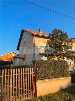 Prodajem/Izdajem kuću u Sremčici