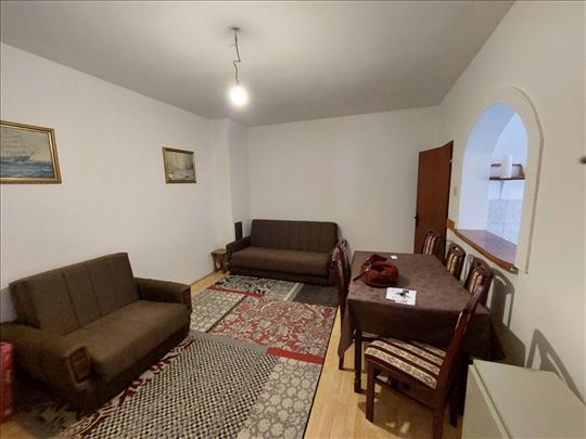 Stan sa dve spavaće sobe u zasebnoj kući