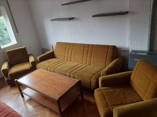 Dva kauča i dve fotelje