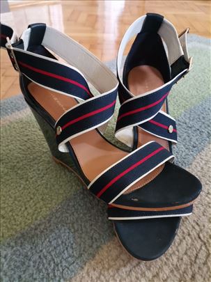 Kao nove Tommy Hilfiger sandale 