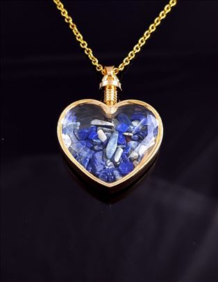 Srce od lapis lazulija i patiniranog čelika 