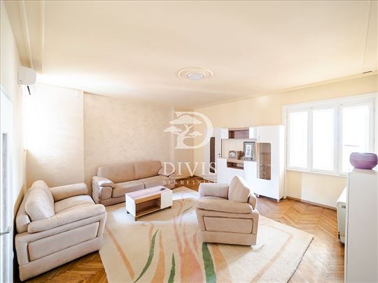 Izdajemo salonac na Vračaru, 3.5, dva ulaza, 125m2