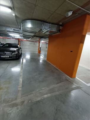 Fantastična ponuda. 2 garažna mesta u kuli Vista
