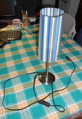 Lampa sa plasticnom sirmom