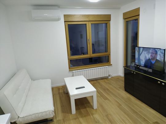 Bulevard, novogradnja, odličan,  ID 20592