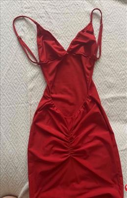 Maxi crvena haljina sa otvorenim leđima