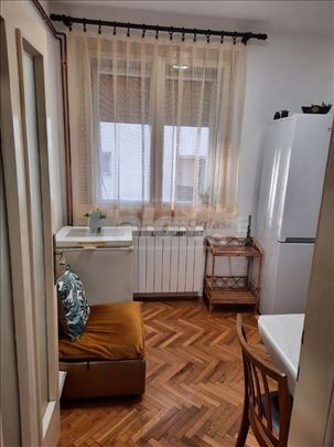 2.5 stan na Banovom brdu