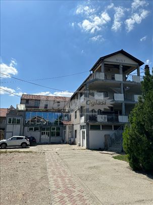 Prodajem/izdajem stambeno-poslovnu zgradu u Zemunu