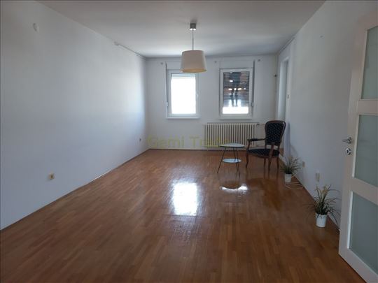 Kancelarijski poslovni prostor u YBC sa g.mestom