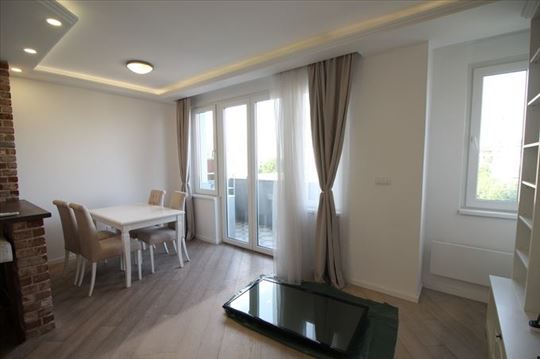 Odličan stan u centru sa dve spavaće, ID 4306