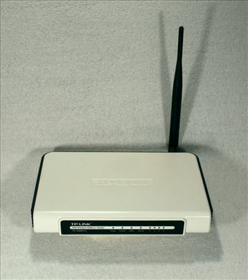 TP-LINK ADSL2 + Router nekorišćen.