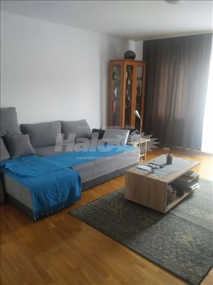 Na prodaju moderan trosoban stan u centru 74m2