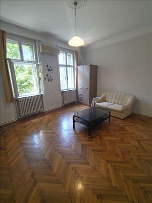 Majke Jevrosime,kod skupštine,salonac,4sobe 