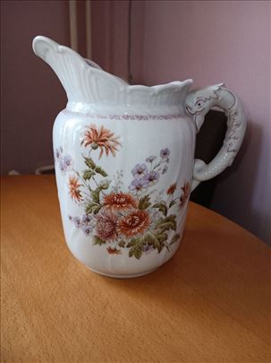 Starinska vaza sa cvetnim motivima 