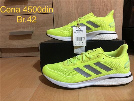 Adidas br.42 prelep lagan model Novo original