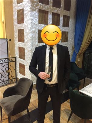 Muško crno odelo novo