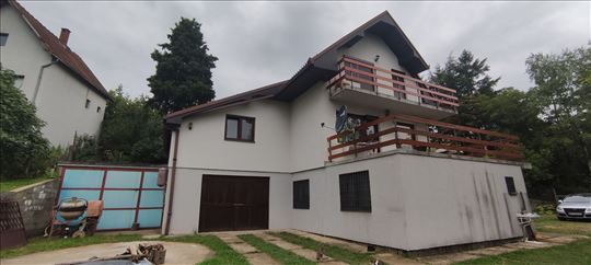 Kuća sa voćnjakom nadomak Beograda