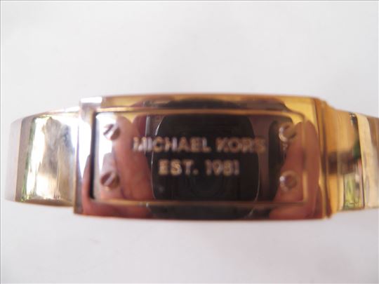 Prelep nakit od  poznatog  brenda Michael Kors.