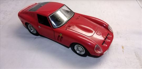 Burago Ferrari 250 GTO 1:24,China, fali:1 tocak,4 