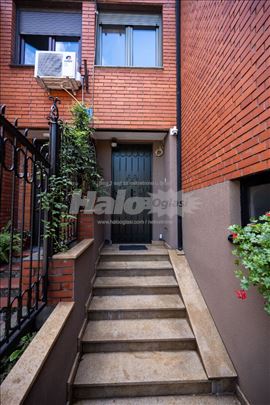 Kuća za PP ili stanovanje na Bežanijskoj kosi