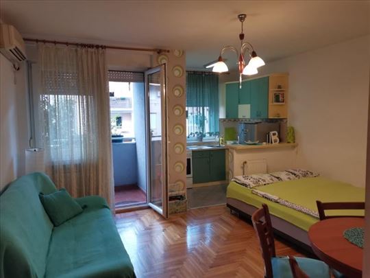 Garsonjera sa lođom,30m2,Novi Sad,Toplice Milana