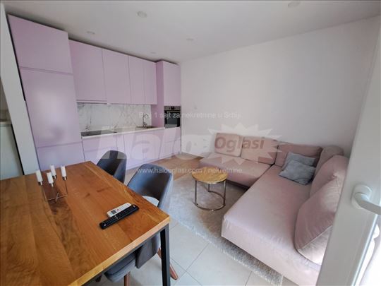 Trosoban stan sa garaznim mestom na Podbari