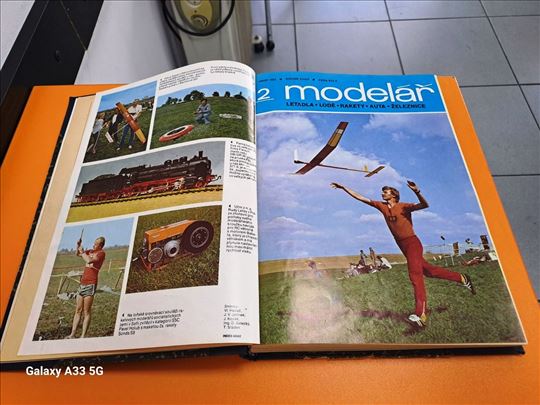  Modelar ukoričeni časopis