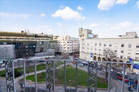 Square 6 apartmani