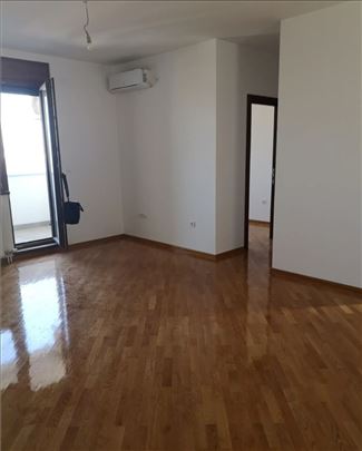 Vojvode Stepe kod crkve LUX  3-soban sa Garazom