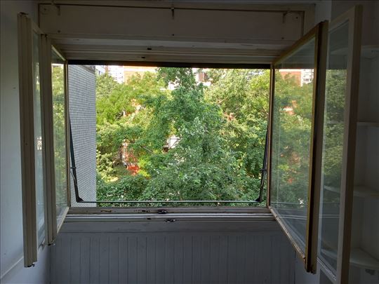 Farbanje stolarije (vrata, prozora, radijatora)