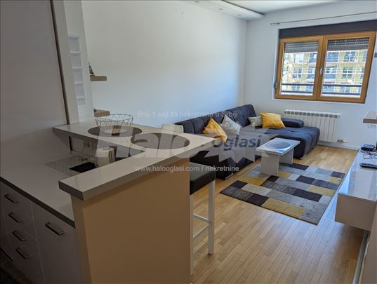 Komplet opremljen 2.0 stan sa parking mestom