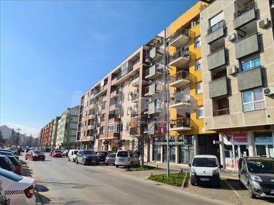 Lokal ulični Nova Detelin Janka Veselinovića 79 m2