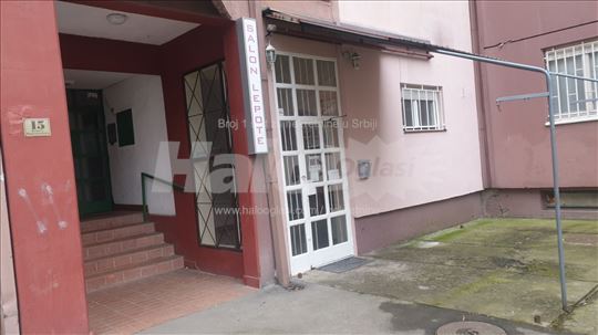 Lokal na Bezanijskoj kosi, prizemlje, izlog, 