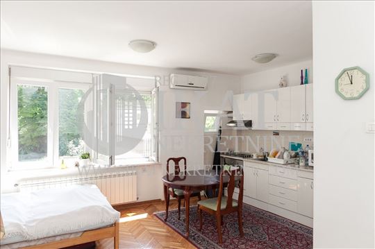Odlična lokacija, Birčaninova garsonjera 33m2