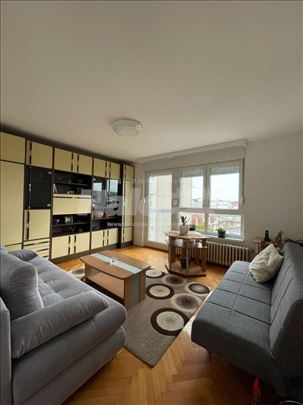 Izdajem stan u strogom centru grada