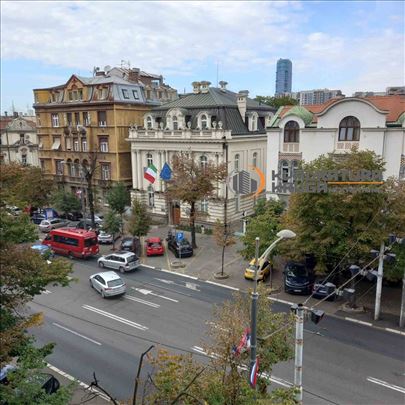 Kneza Miloša -garsonjera,renovirana,parking mesto