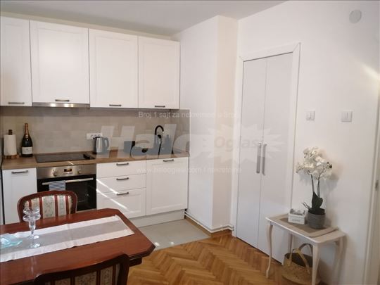 Ususkan svetao stan u zelenilu kosutnjaka! 