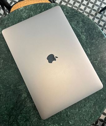Macbook Pro  15” 500GB - Touch Bar
