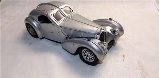 Burago Bugatti Atlantic 1936 silver 1:24,ocuvan 