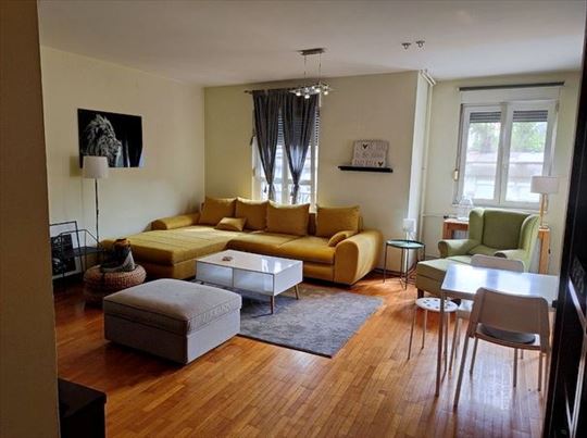 Lep 3.0 svetao stan, garaža, Dorćol, ID 2284